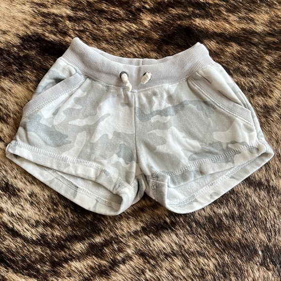 Vintage Havana camo super soft shorts 4T - Picture 1 of 3